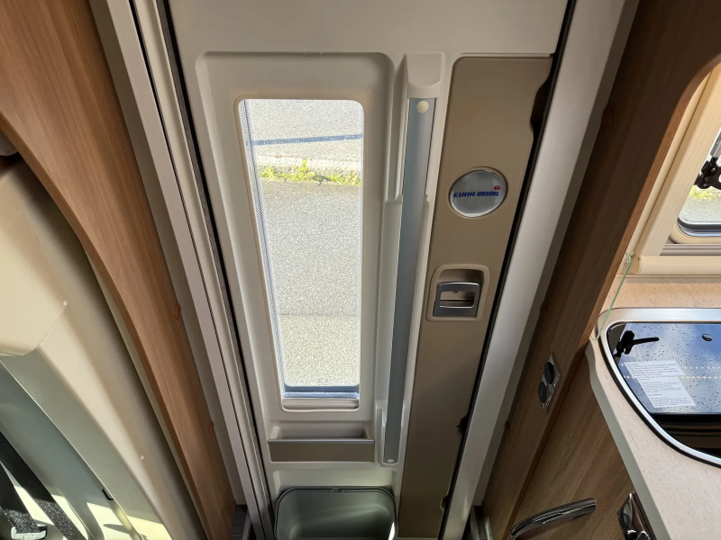 Eura Mobil Activa one 690 hb