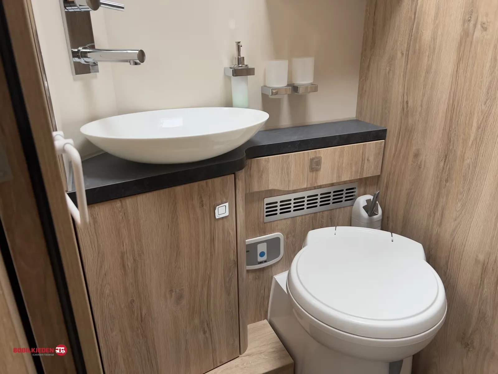 Eura Mobil IL 695 LF