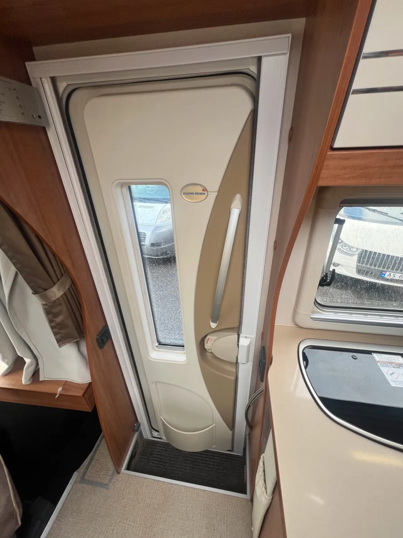 Eura Mobil INTERGRA LINE IS 700 EB