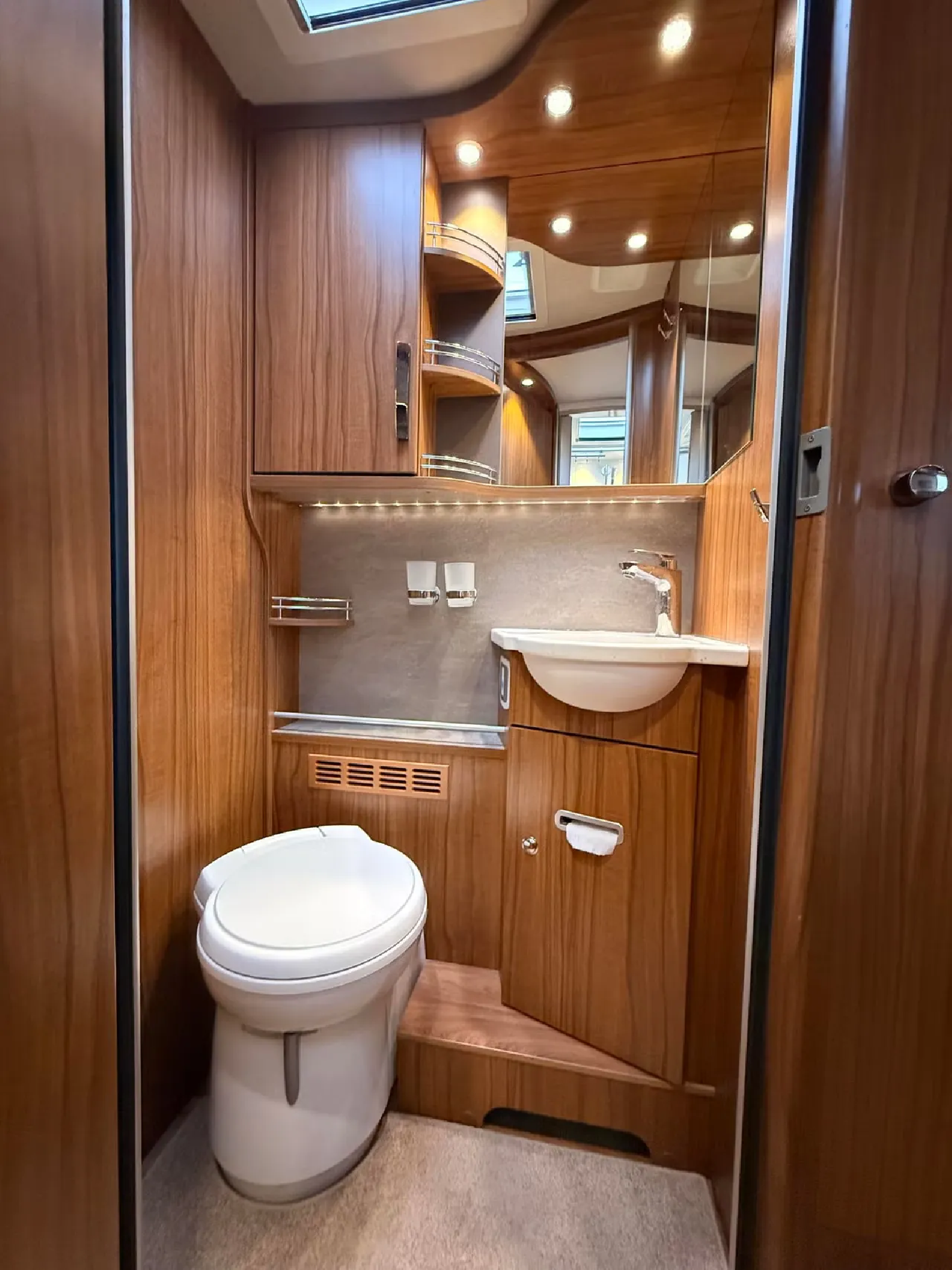 Hymer B PremiumLine 704 kaufen – Kroken Bobil AS